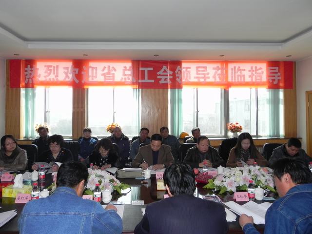 深入車間班組、“零距離”接觸職工、體驗(yàn)職工生活、傾聽(tīng)職工心聲