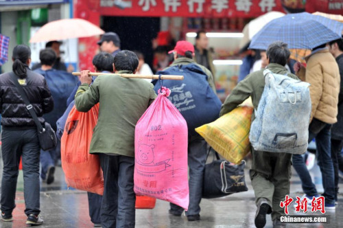 聚焦春節(jié)“恐歸族”：近鄉(xiāng)情怯，恐懼何來？(圖)